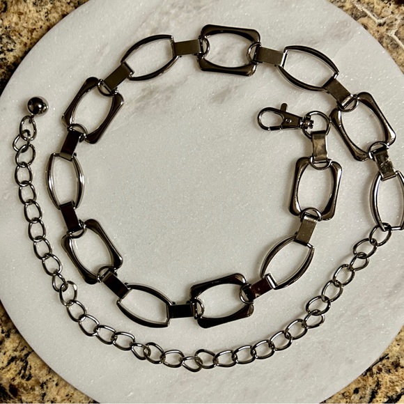 Boho • Silver Tone • Chain • Oval/ Rectangle • Medium • Waist: 26-38” • Belt - Picture 6 of 7